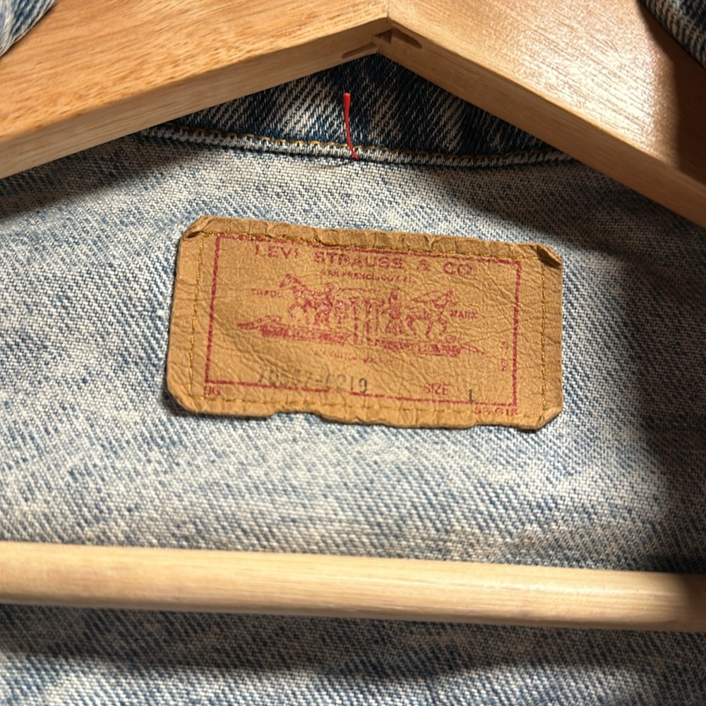 ⚡️VINTAGE⚡️LEVIS JEAN JACKET - Picture 3 of 5